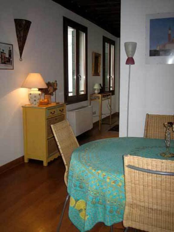 Palazzo Celsi Apartment Венеция Стая снимка